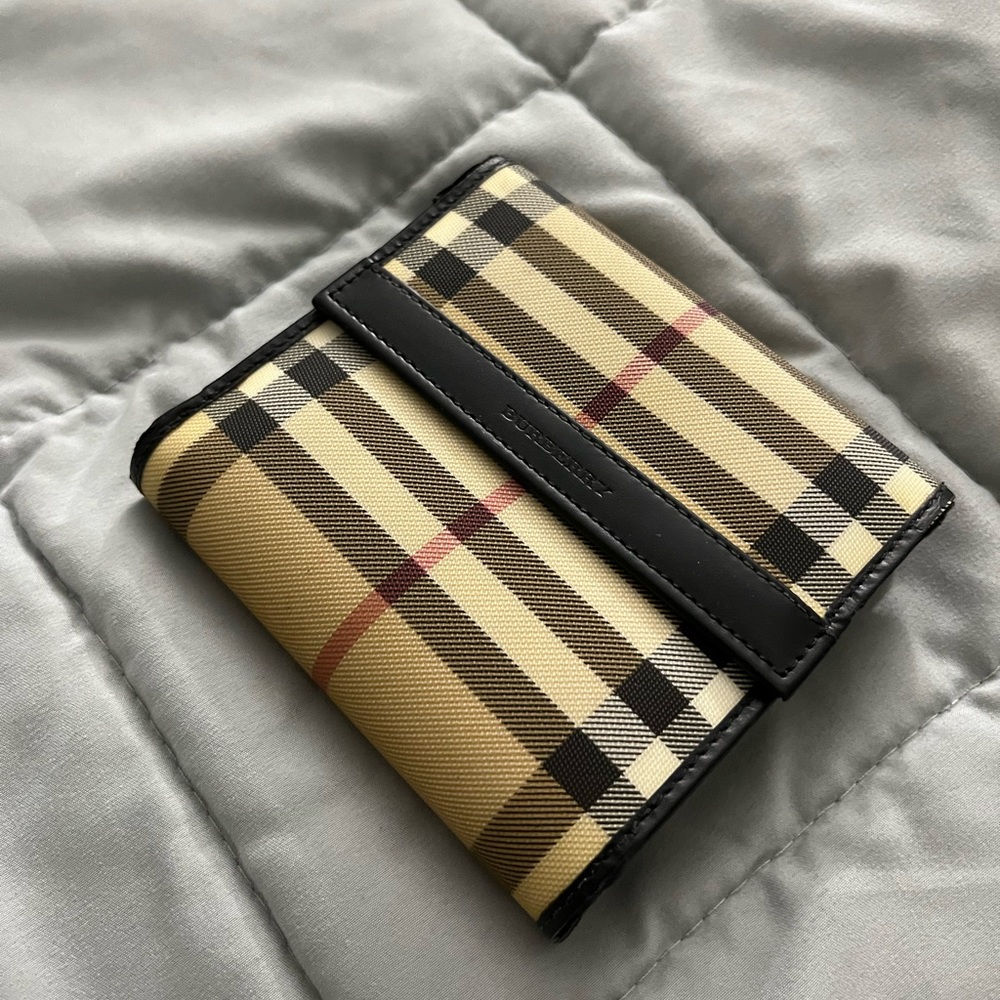 Burberry Wallet with Coin Pocket